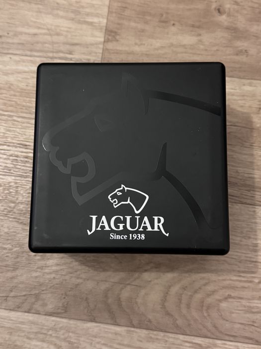 Коробка від годинника Jaguar