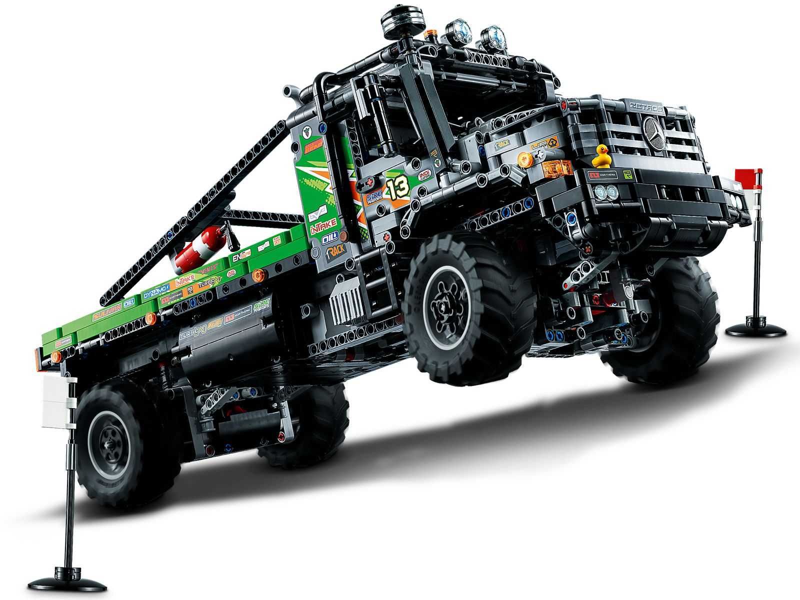 LEGO® Technic - Ciężarówka Mercedes-Benz Zetros z napędem na 4 koła