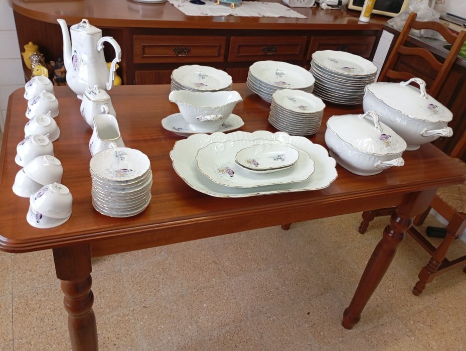 Serviços louça Vista Alegre jantar e chá com bordo dourado