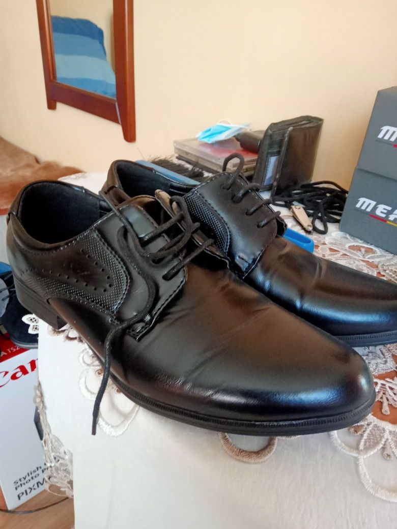 Buty dla chłopca rozmiar 40 i 37