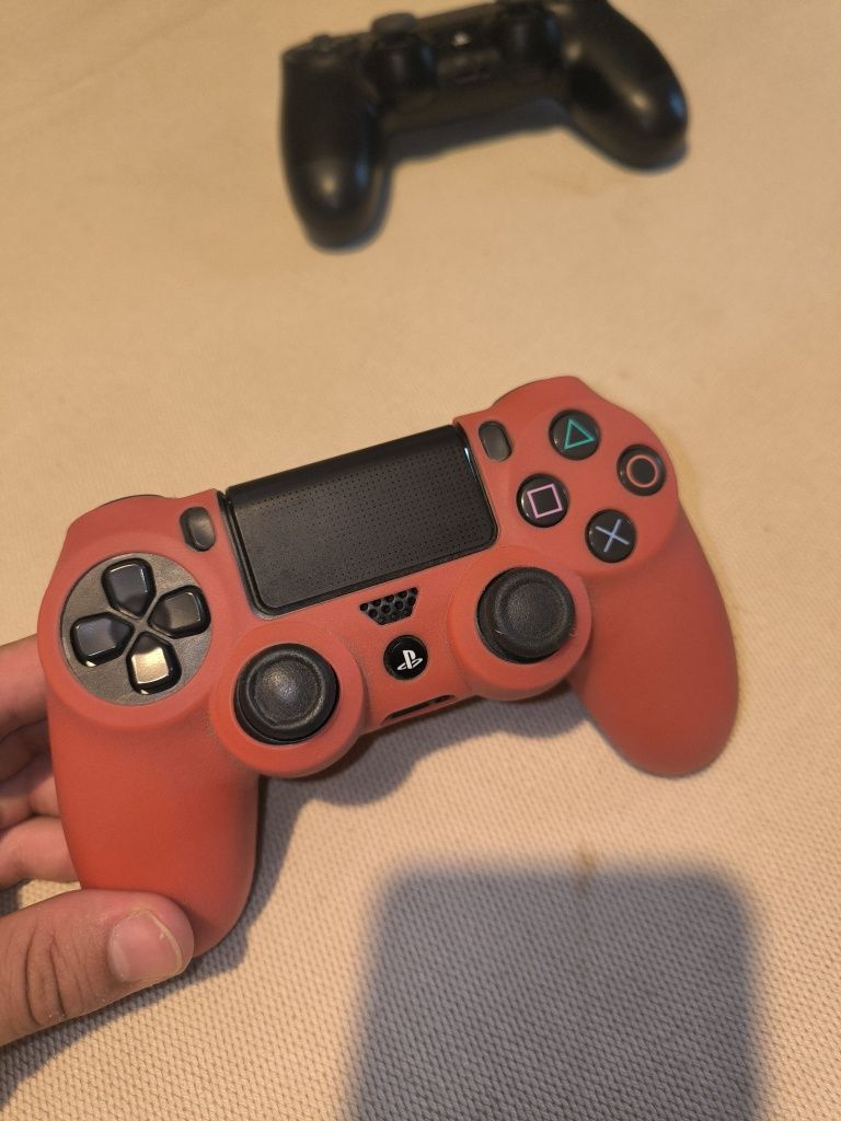 PLAYSTATION 4 SLIM 500GB + 2 Comandos + Cabos