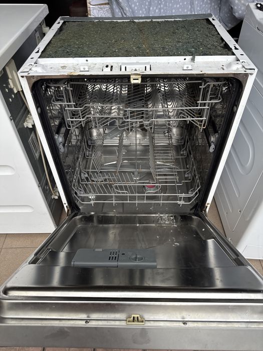 Посудомиюча машинка