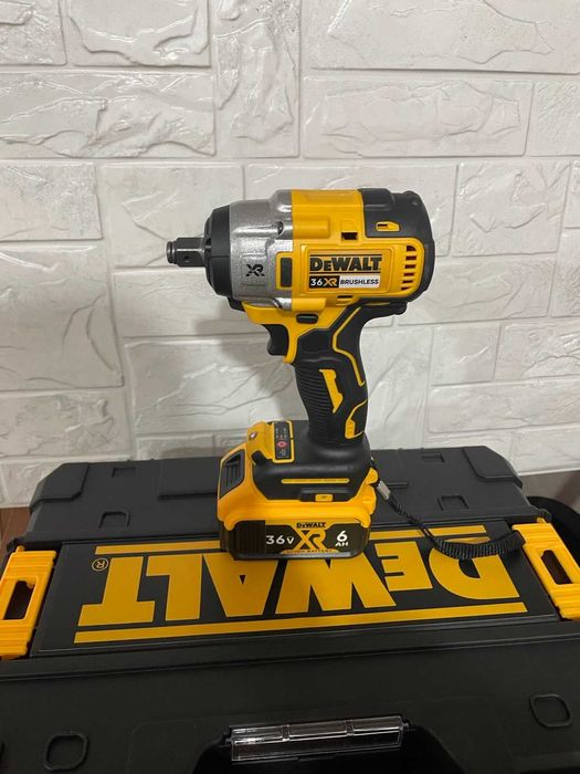 Професійний акумуляторний гайковерт DeWalt DCF922 безщітковий +подарок