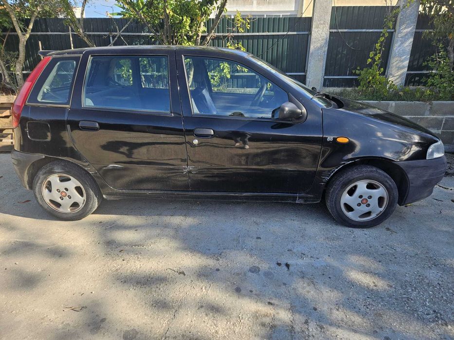 Fiat Punto preto