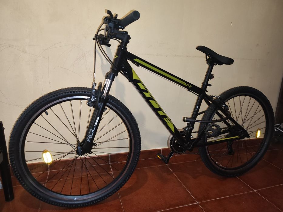OTTE Kosmo 27.5' Mountain Bike (M - Black / Yellow)