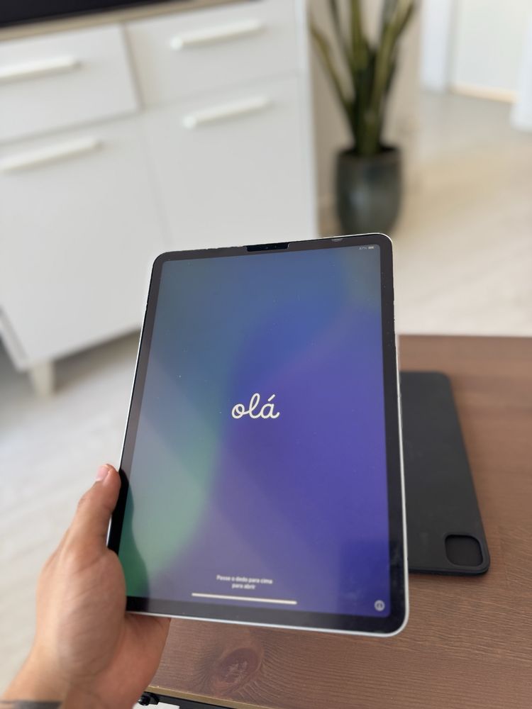 iPad Pro (2018, 256Gb) + Magic Keyboard + Paperlike - Impecável