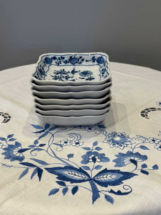 Miseczka (salaterka), wzór cebulowy, porcelana Meissen E. Teichert.