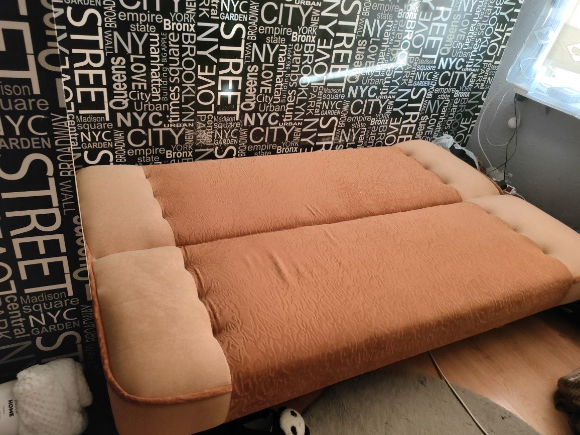 Kanapa.       Sofa