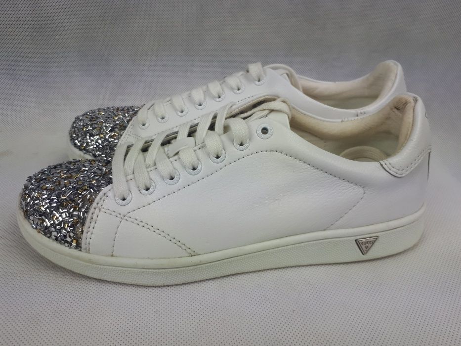 Sneakersy GUESS białe biżuteryjne noski koraliki cekiny trampki 38