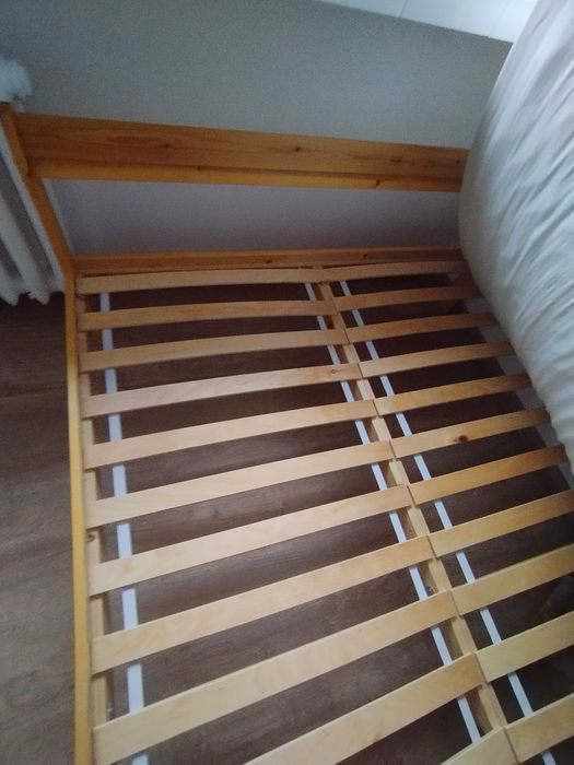 Łóżko drewniane 140x200 z bardzo wygodnym materacem!