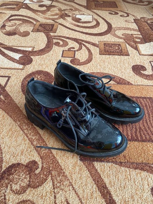 Лофери жіночі лакеровані