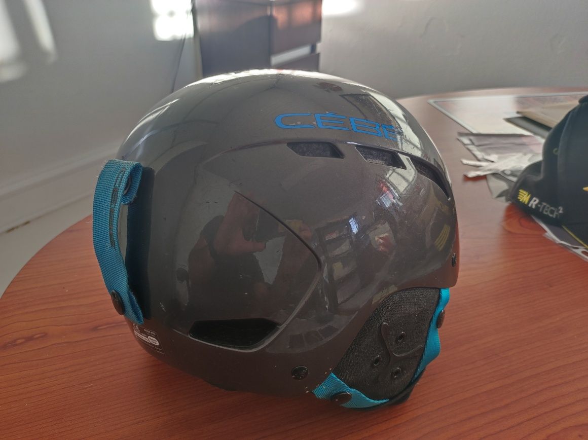 Capacete cébé usado