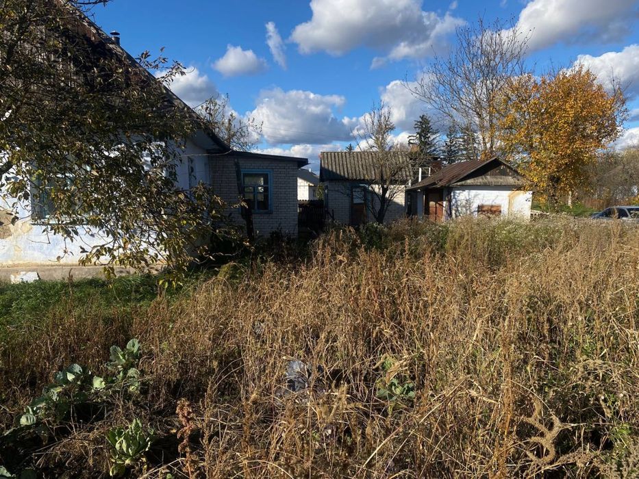 Продам земельну ділянку з будинком