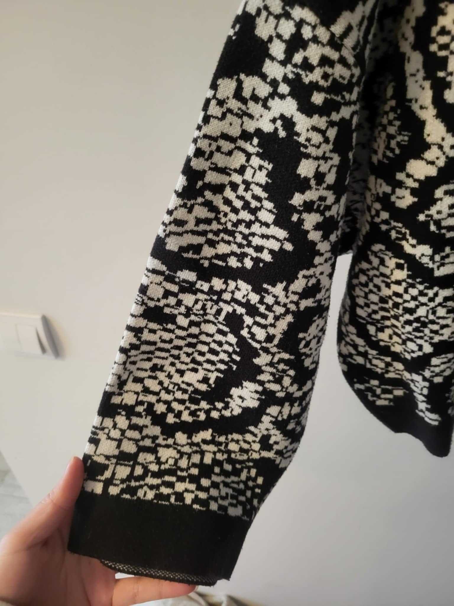 Sweter z wężowym wzorem L wiskoza