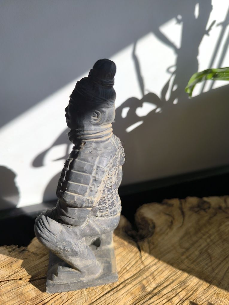 Guerreiro samurai em terracota