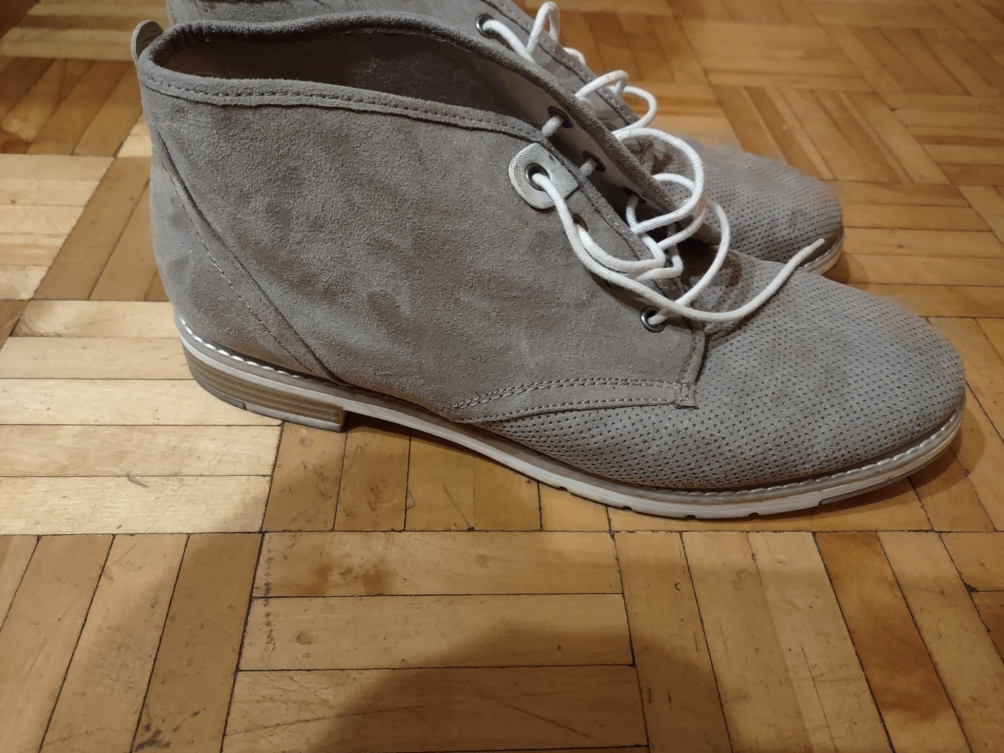 Buty o numerze 41