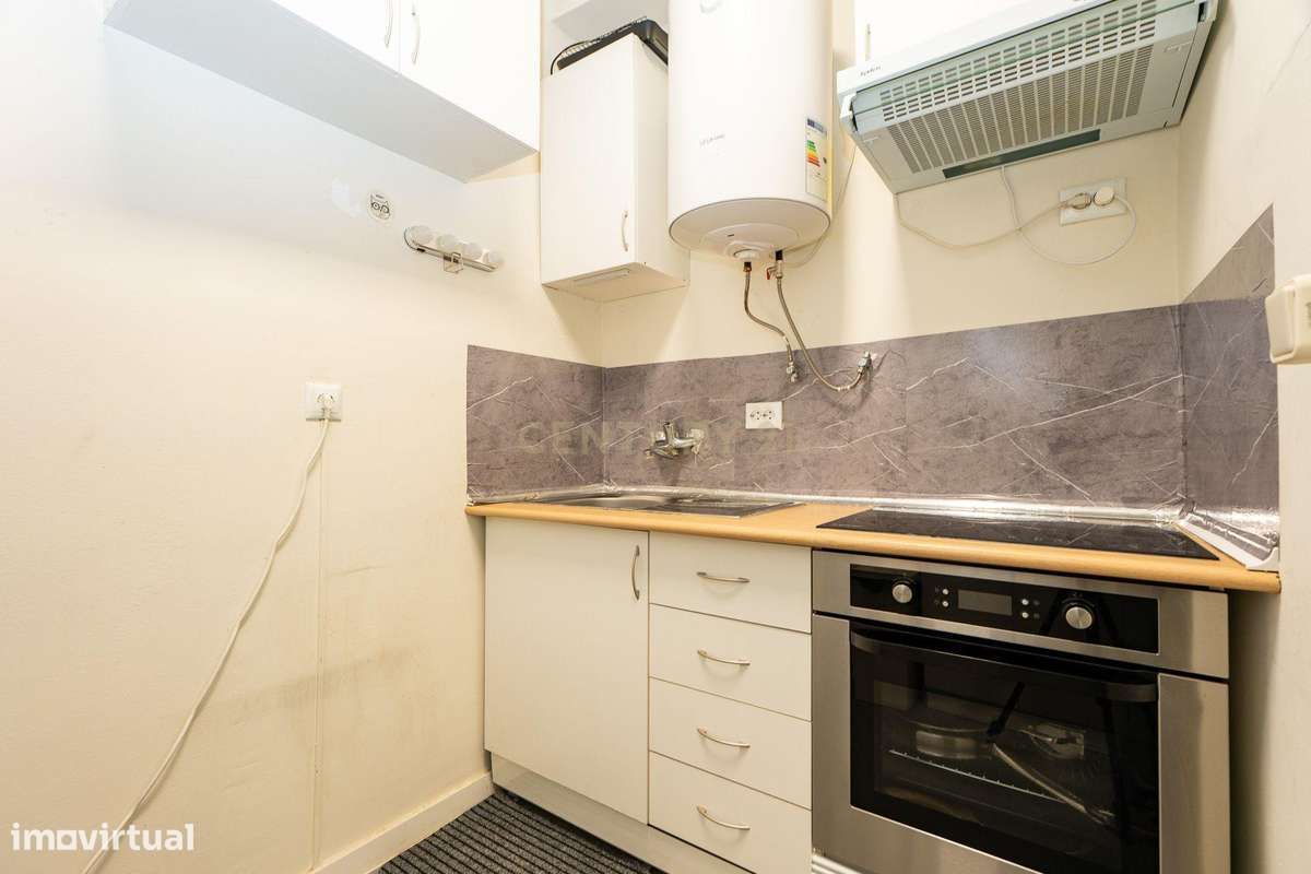Apartamento T1 em Corroios com Luz Natural e Boa Localização
