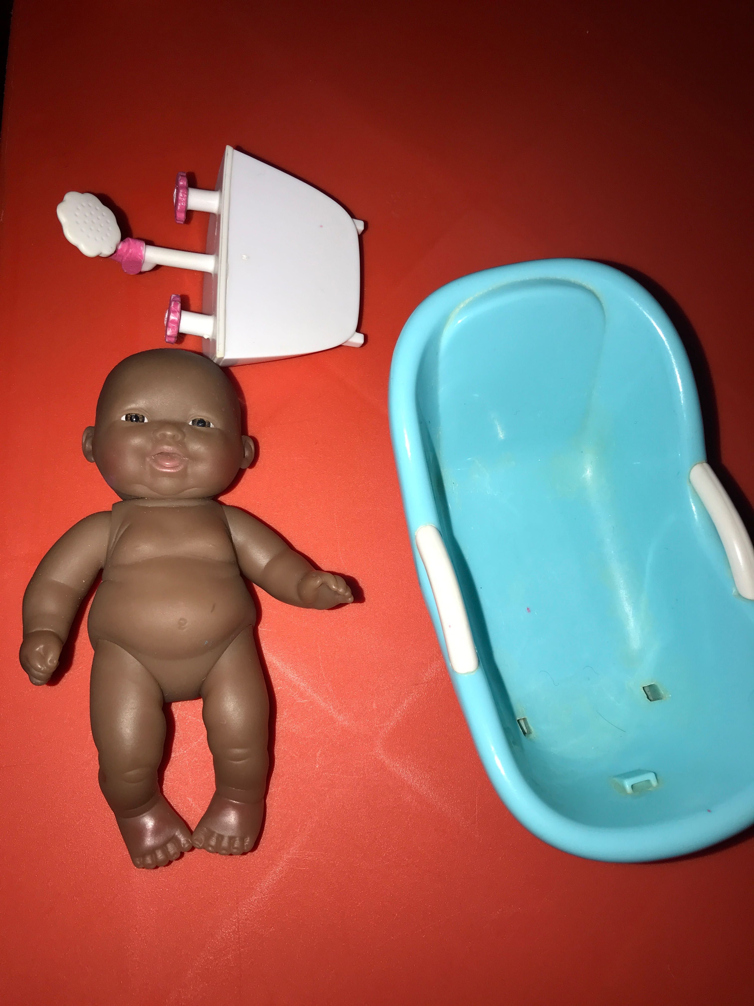 Лялька Пупс з ванночкою JC Toys 13 см, темношкірий (США)
