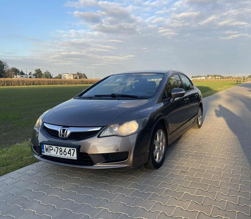 Honda Civic Samochód z Polskiego salonu drugi właściciel.