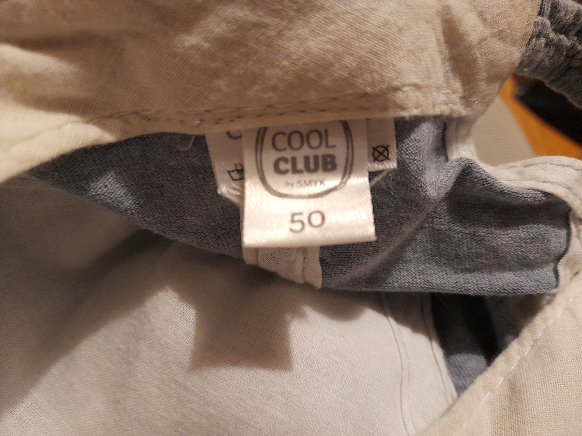 Czapeczka dziecięcą z daszkiem r. 50.