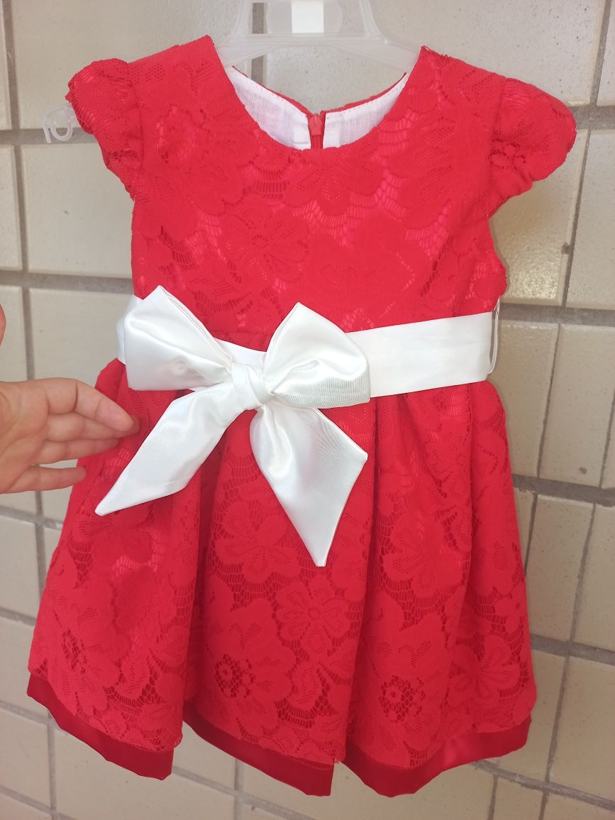 Нарядное красное платье 2-4 года