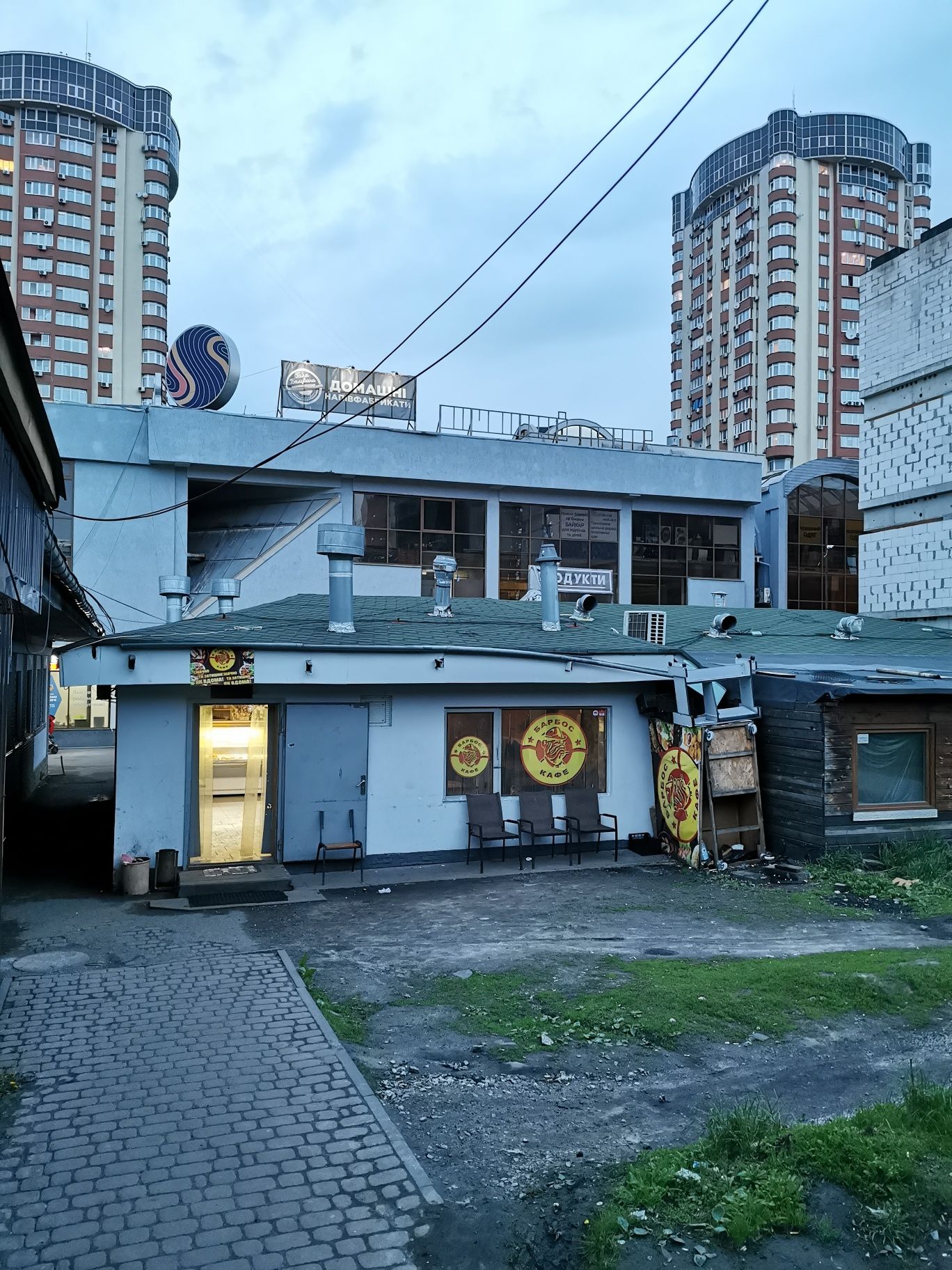 Аренда магазин, офис, ТЦ VMB, метро Житомирская, Победы 136