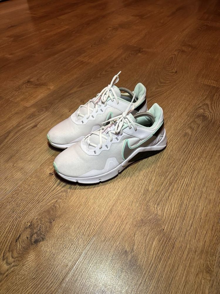 Кросівки Nike Legend Essential 2 White