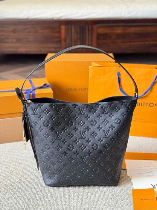 Grande bolsa de couro LV all inbb preta