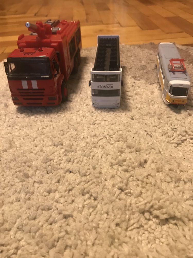 Машинки  металеві пожежна, автобус , трамвай