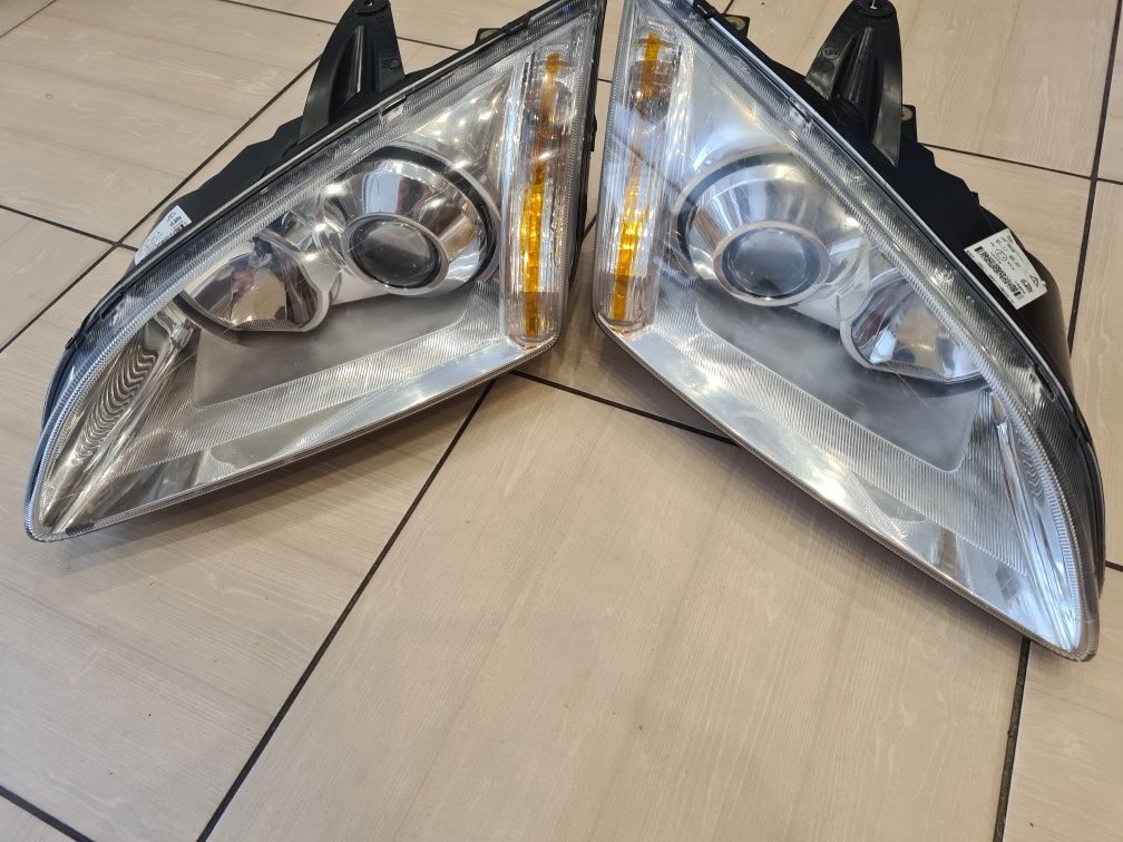 Lampy przednie  Ford Fokus MK2 Xenon 04-08