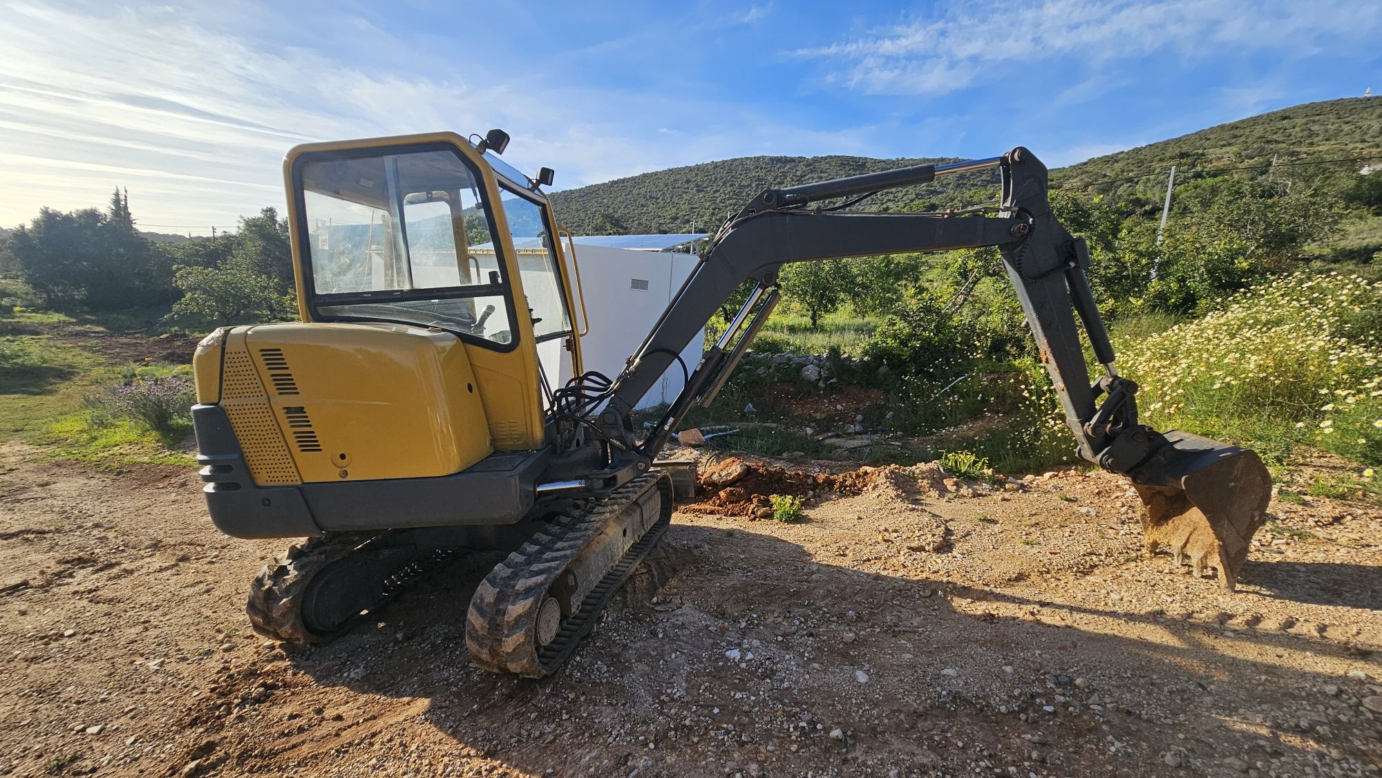 Escavadora Volvo EC25