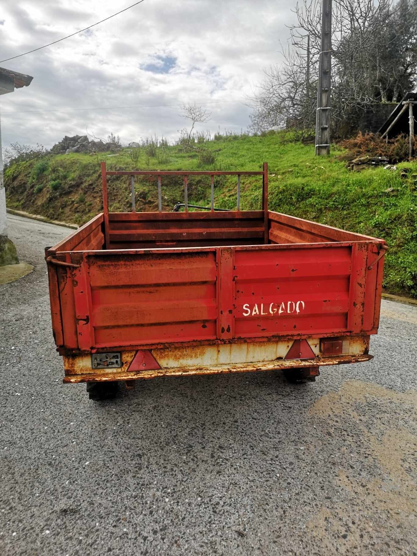 Trator agrícola de varagem