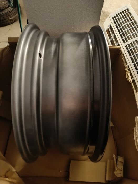 Sprzedam felgi stalowe