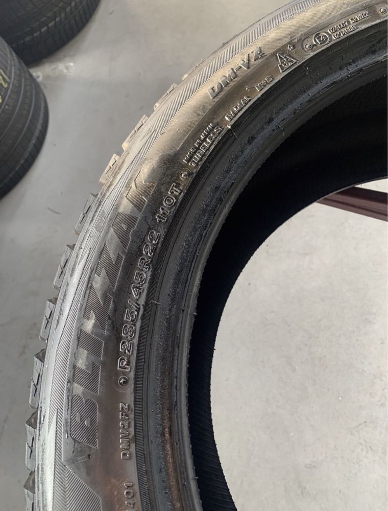 Зимние 285 45 R 22 Bridgestone Blizzak Dm-V2