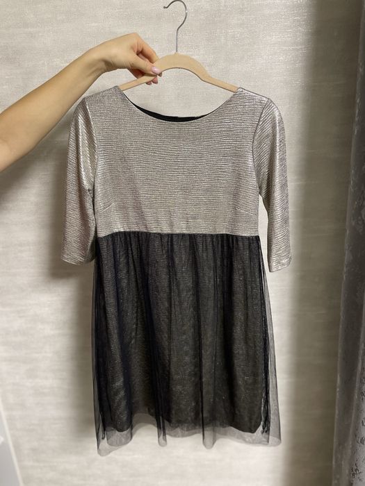 Сукня з блискучої тканини