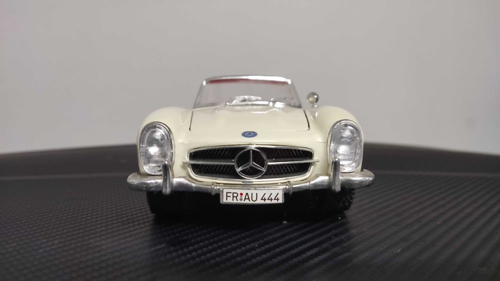 Burago 300SL ROADSTER SPIDER 1957 1/18