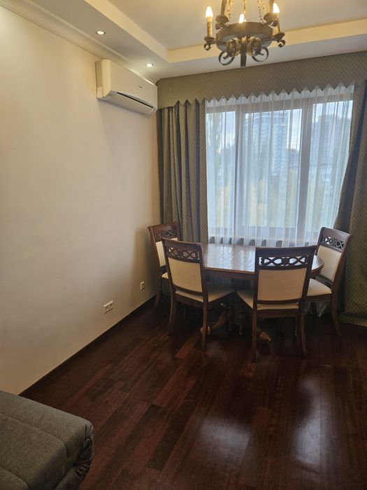 Центр Оренда 2к квартири метро Печерська бульвар Лесі Українки 24