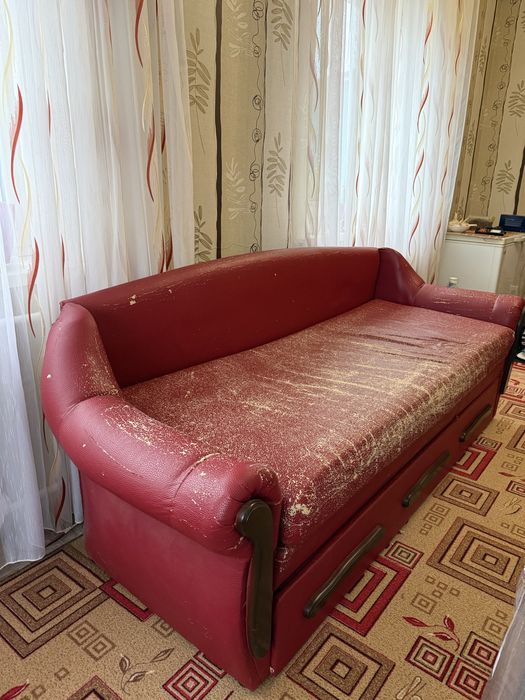 Продам б/у диван