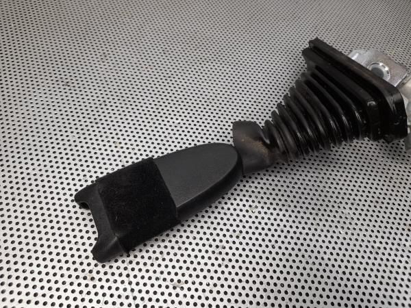 Encaixe de cinto frente esquerdo NISSAN Qashqai/Qashqai+2 I (J10, JJ10