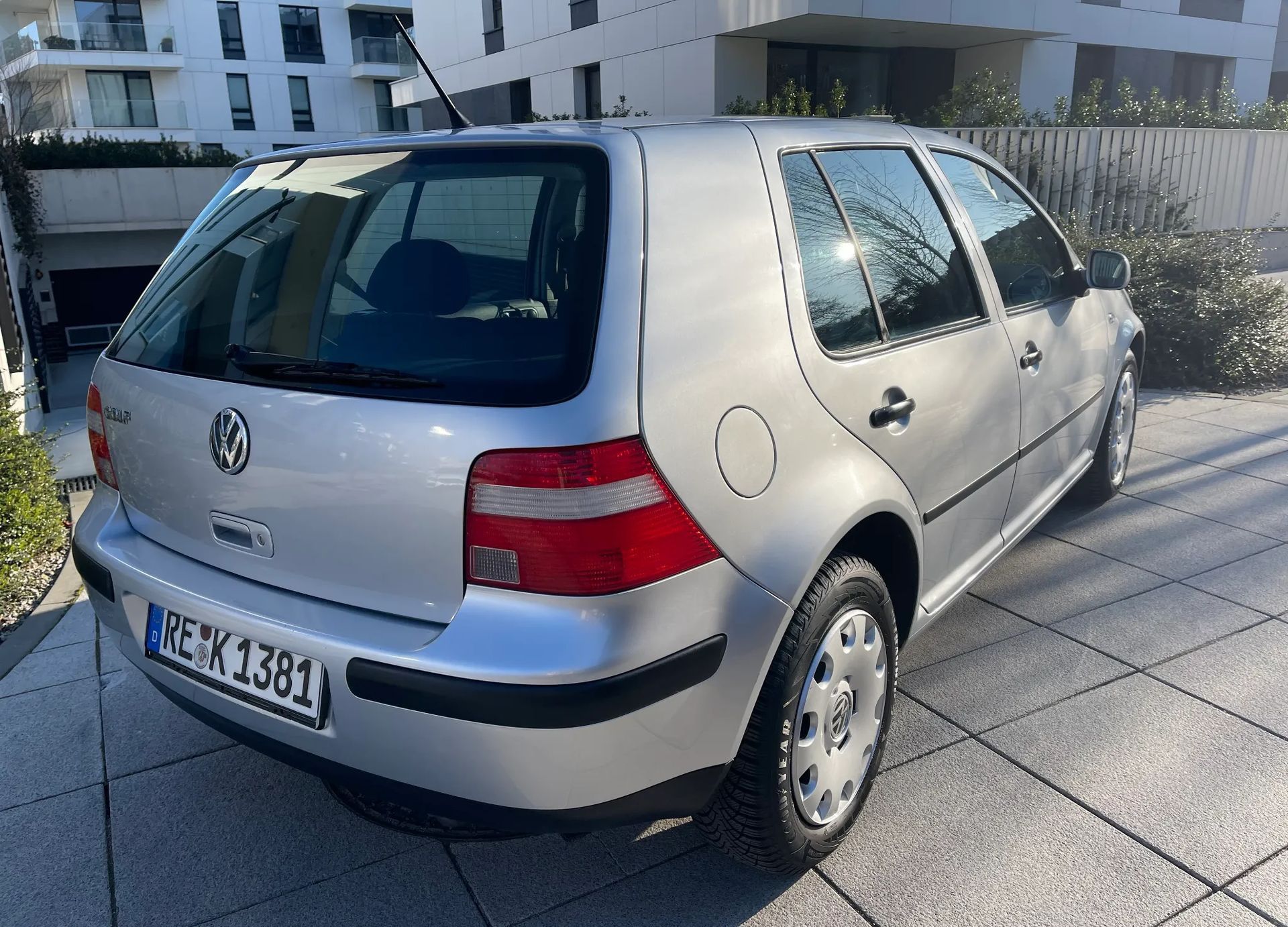 Volkswagen Golf 1.,9 2003 · 106 388 km