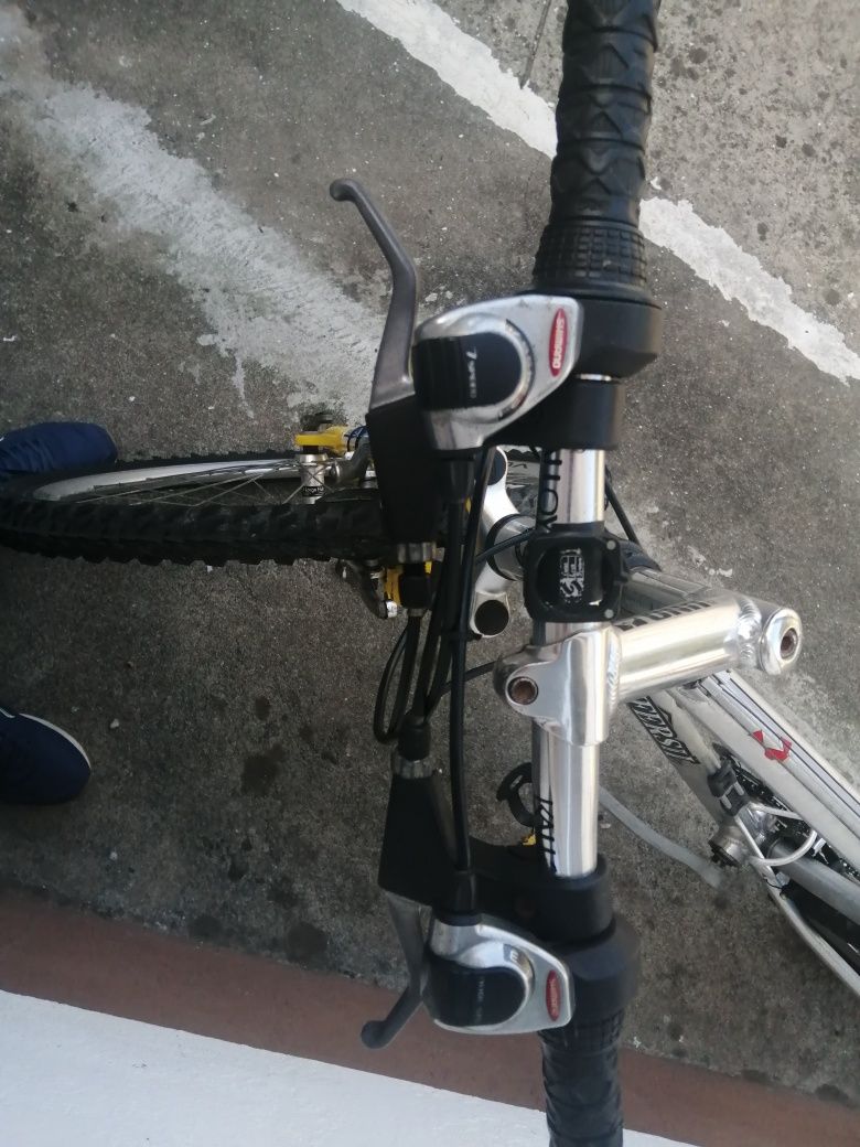 Tenho uma bicicleta usada