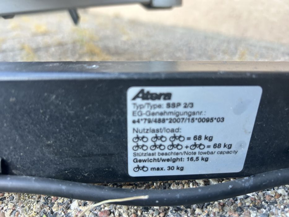 Bagażnik rowerowy Atera Thule na cztery rowery na hak holowniczy uchyl