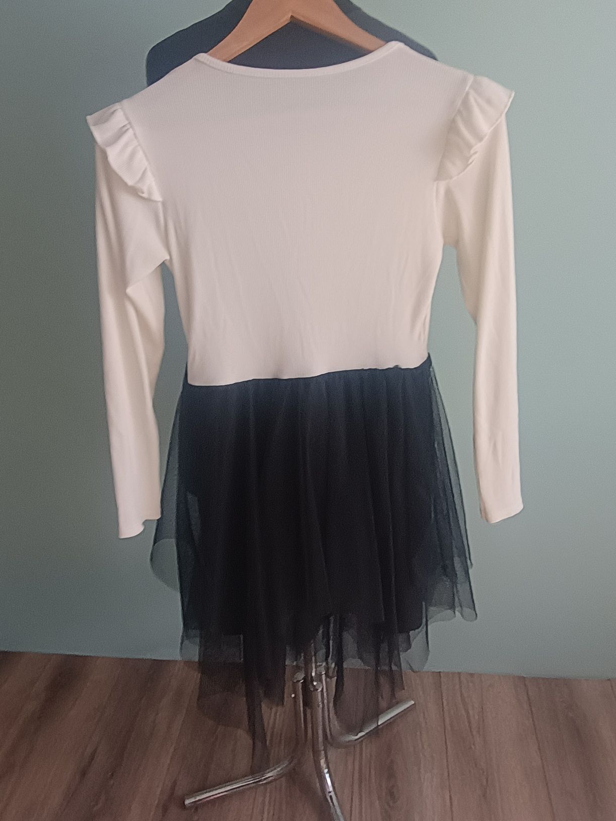 Galowa elegancka sukienka 158
