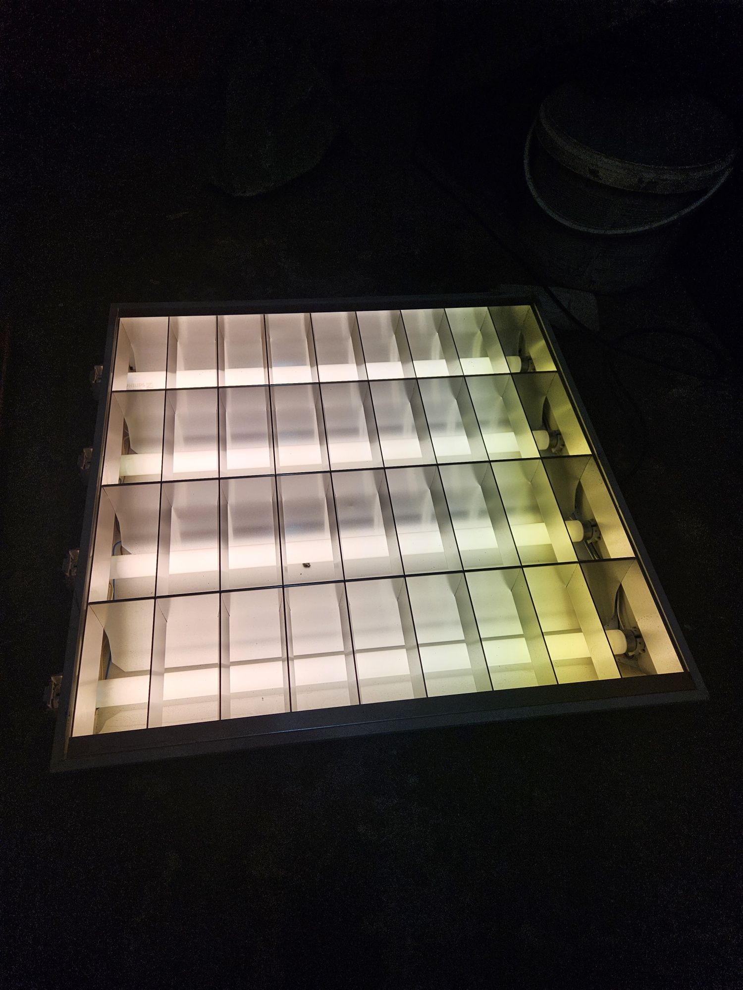 Lampy przemysłowe halogenowe 60x60 cm