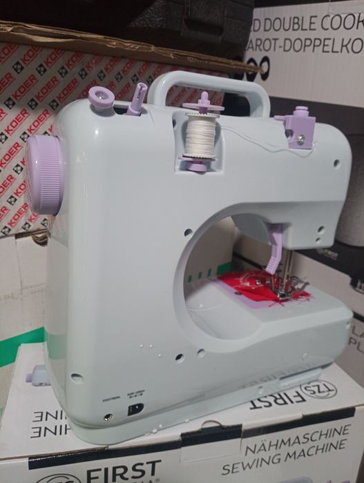 Мини швейная машина FIRST