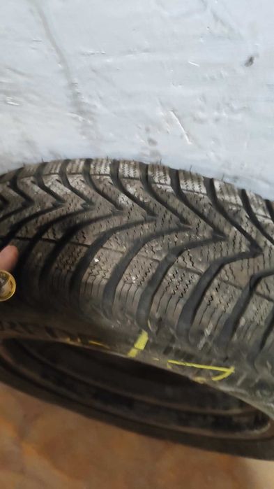 3 opony zimowe + 4 felgi w rozm. 165/70 r14 vredestein + 4 felgi Micra