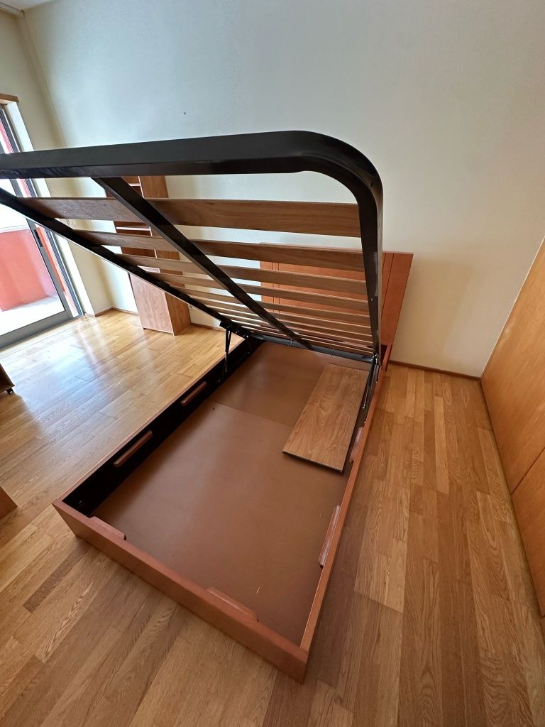 Cama de solteiro com estrado elevatório