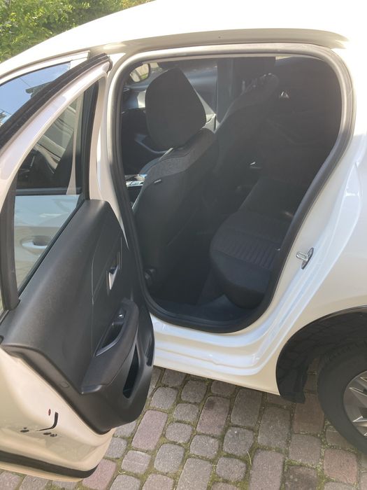 Peugeot e-208 2021
