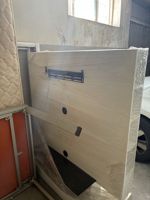 Movel TV alto ,madeira maciça