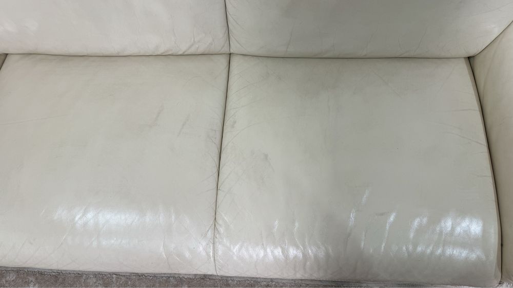 Продам 2 білих шкіряних дивани